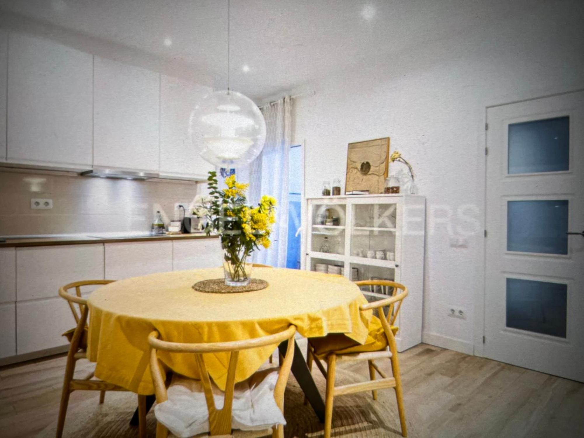 Modernist In The Hear Of Barcelona, Unit 3